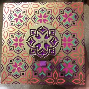 Tarte limited edition eyeshadow and cheek pallet